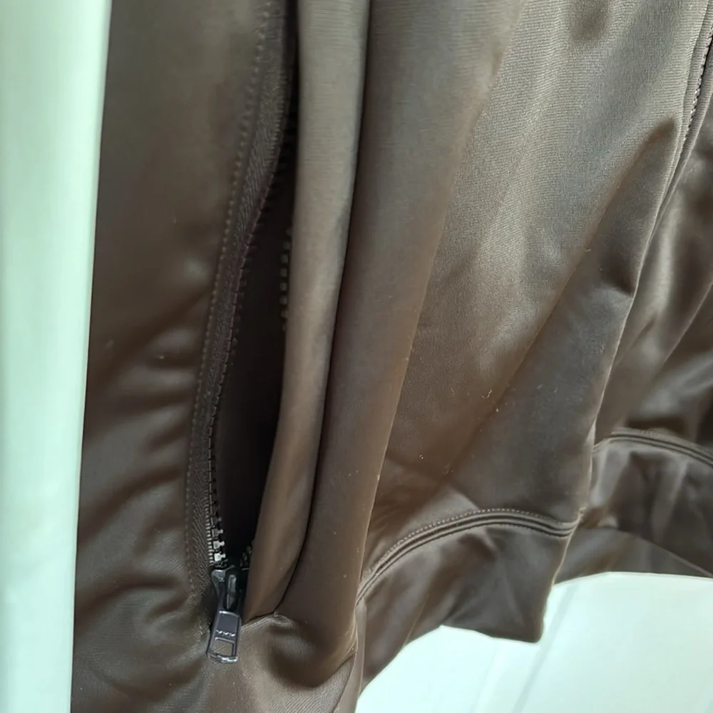 Lacoste pockets block track